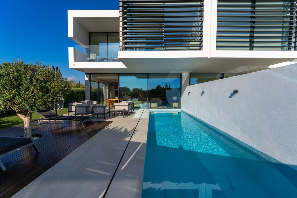 Property photo 1 of 30