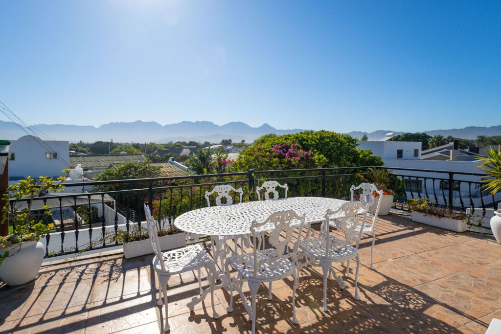 Property photo 3 of 35 Sw1695111