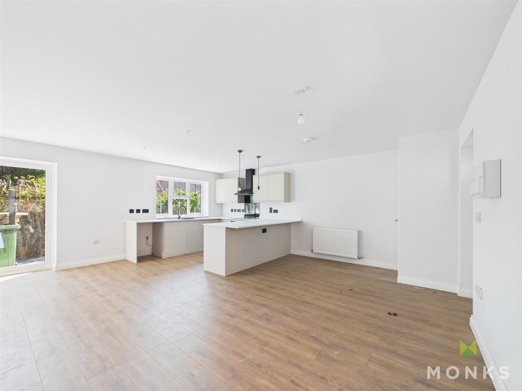 Property photo 3 of 12 Cam03644G0-Pr0060-Still001.Jpg