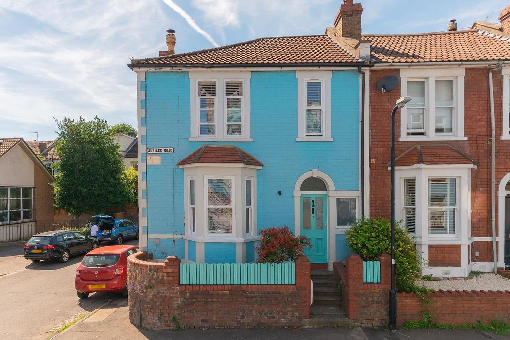 Property photo 2 of 34 0J1Rbm - External D.Jpg