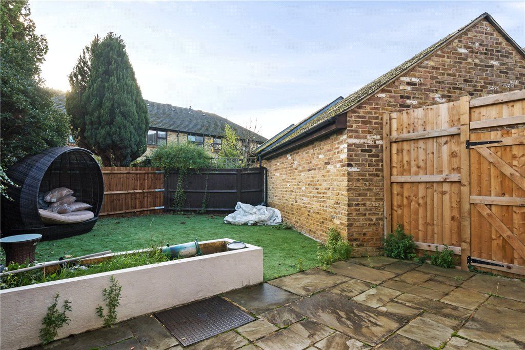 Property photo 2 of 18 Garden