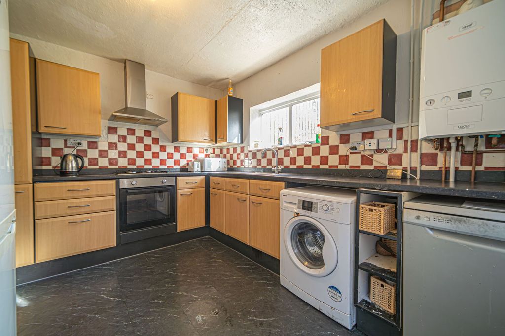 Property photo 3 of 30