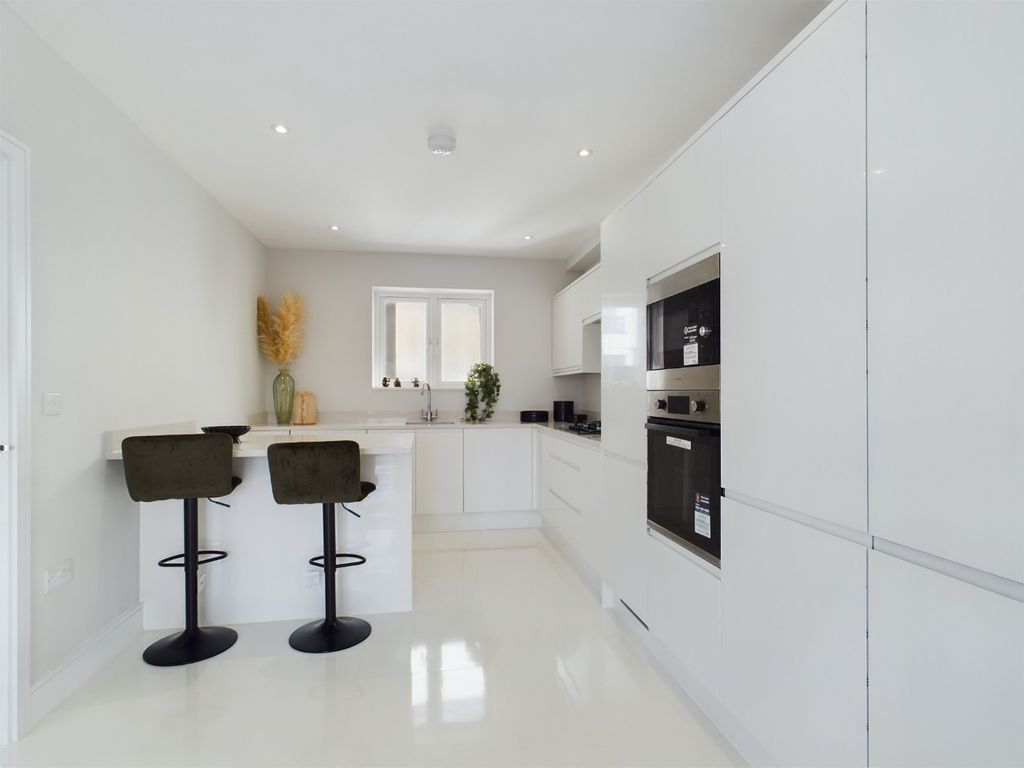 Property photo 3 of 16 5270212