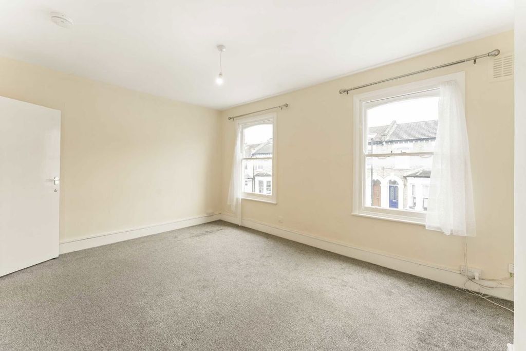 Property photo 3 of 6