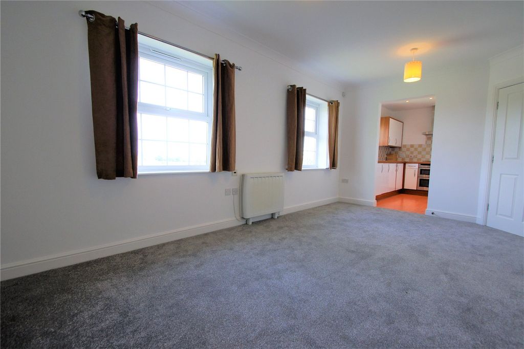 Property photo 3 of 12 Lounge