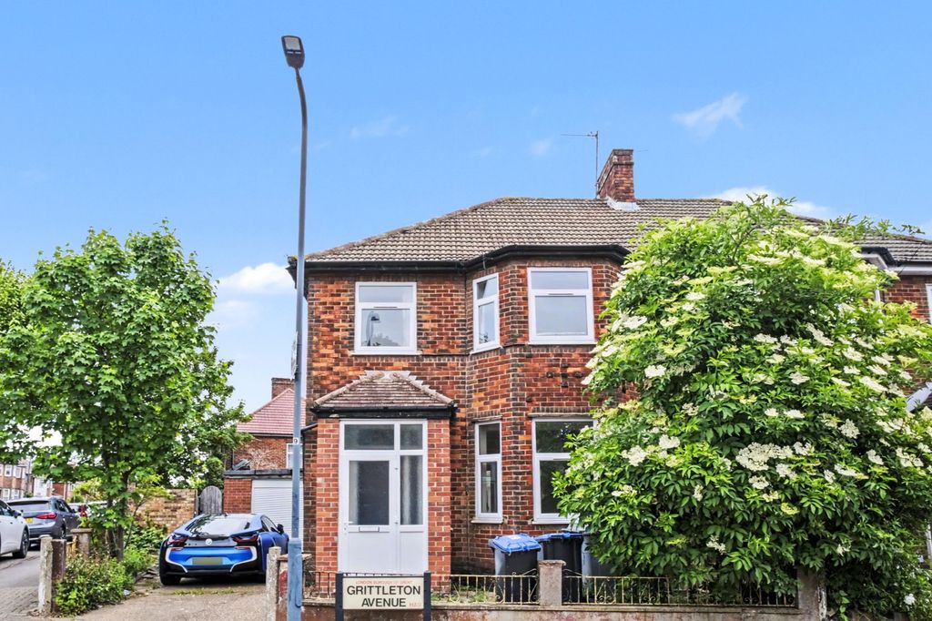 Property photo 1 of 16 40 Grittleton Avenue, Wembley, Ha9 6Nt