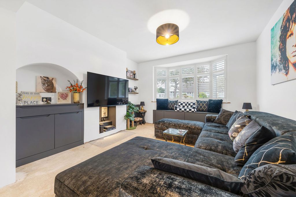 Property photo 3 of 19