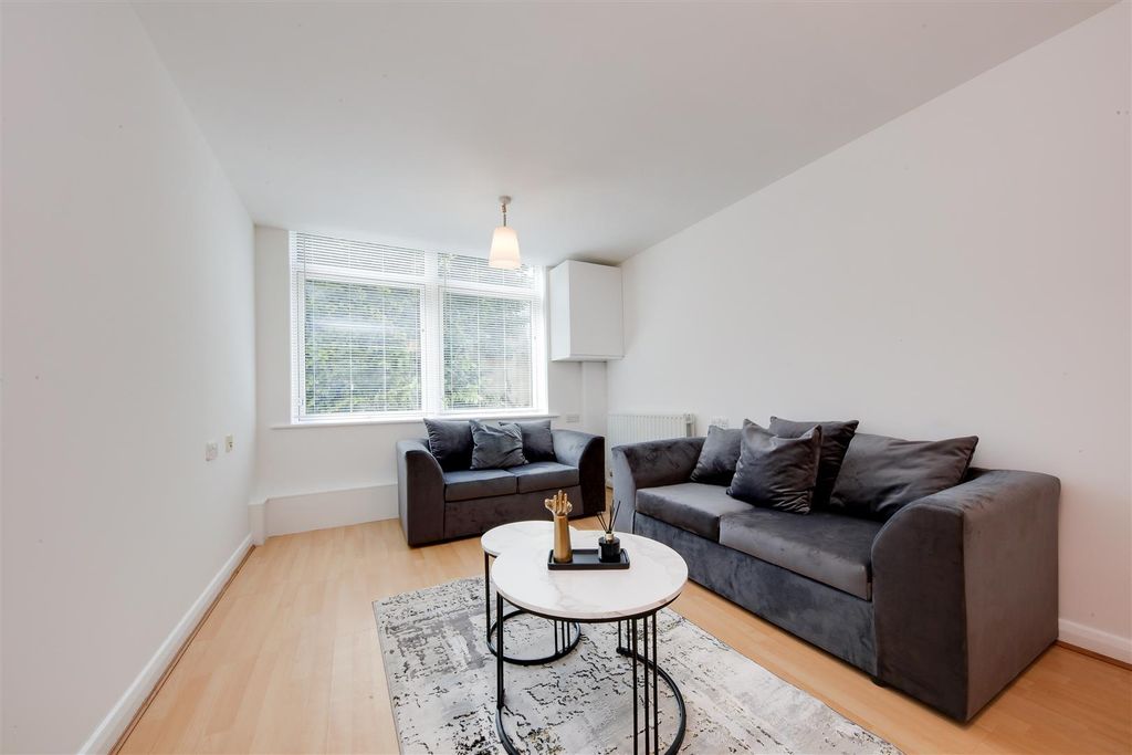 Property photo 3 of 9 Fairlead House.Jpg