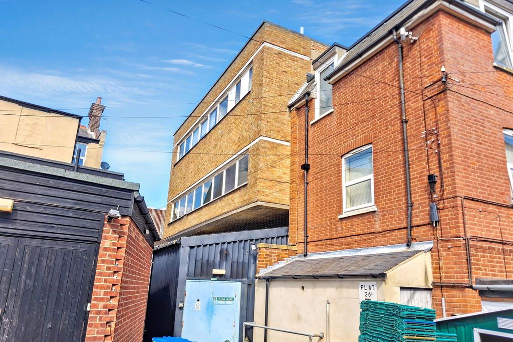 Property photo 2 of 11 21-27 Hamilton Road, Felixstowe, Ip11 7Ax