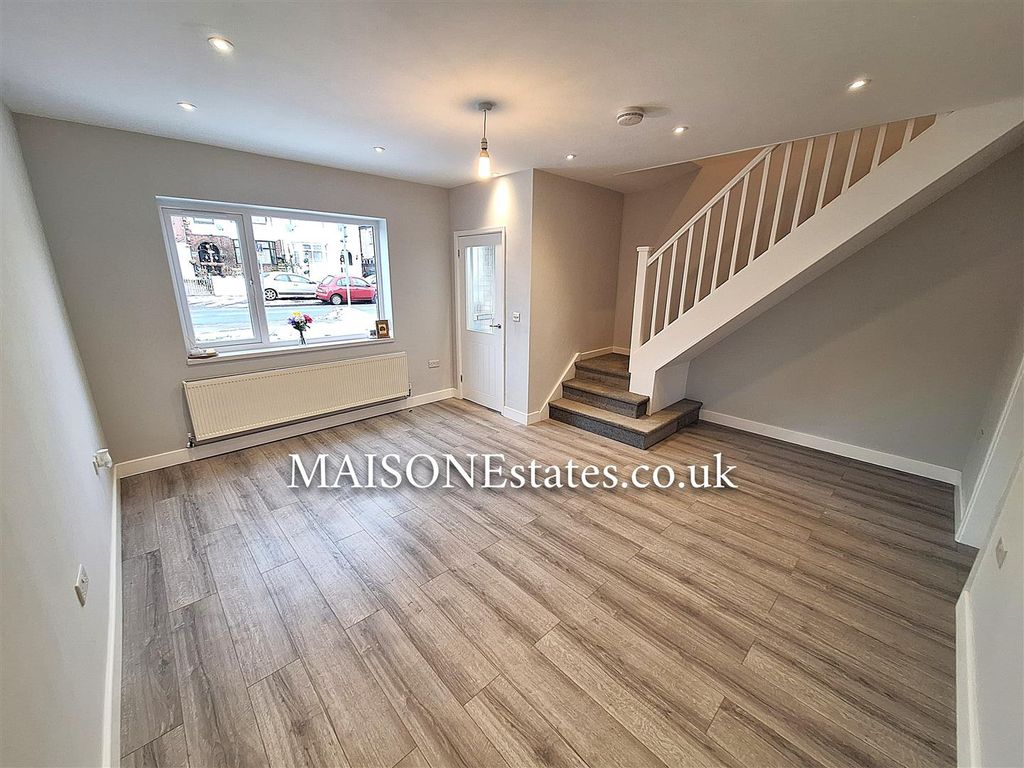 Property photo 1 of 11 Lounge 3.Jpg