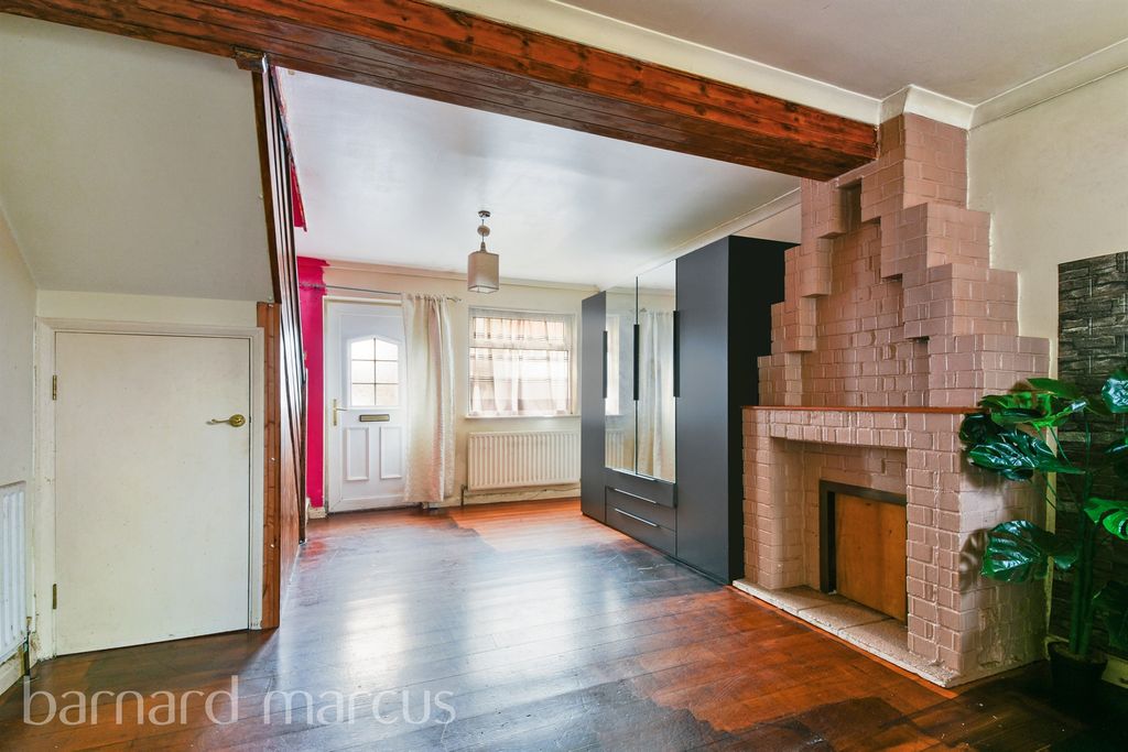 Property photo 3 of 9