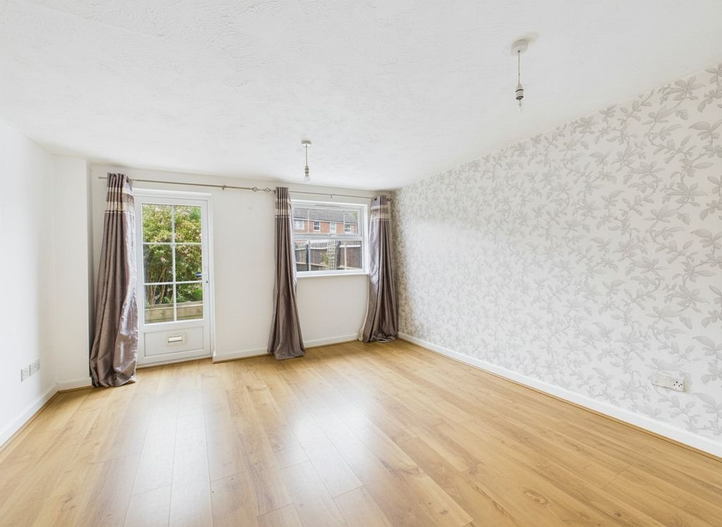 Property photo 3 of 13 4276596