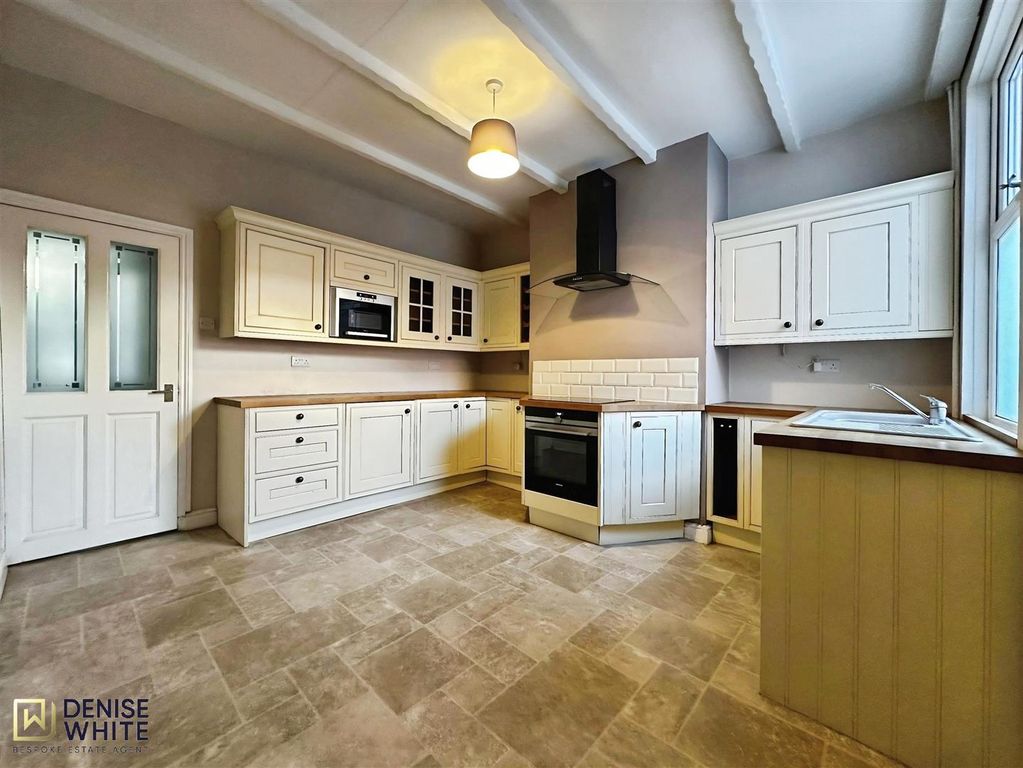 Property photo 2 of 18 Kitchen