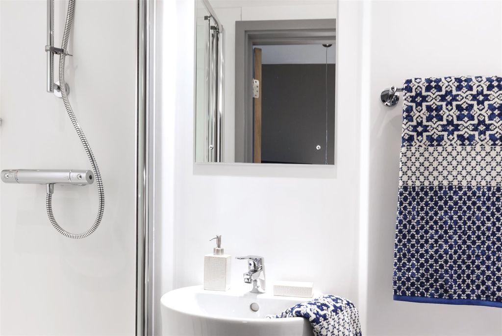 Property photo 3 of 5 Urbst_Melbourne_Room_Dressed Bathroom Close Up.Jpg