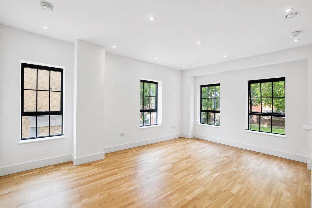 Property photo 3 of 19 Apartment 5Afbc.Png