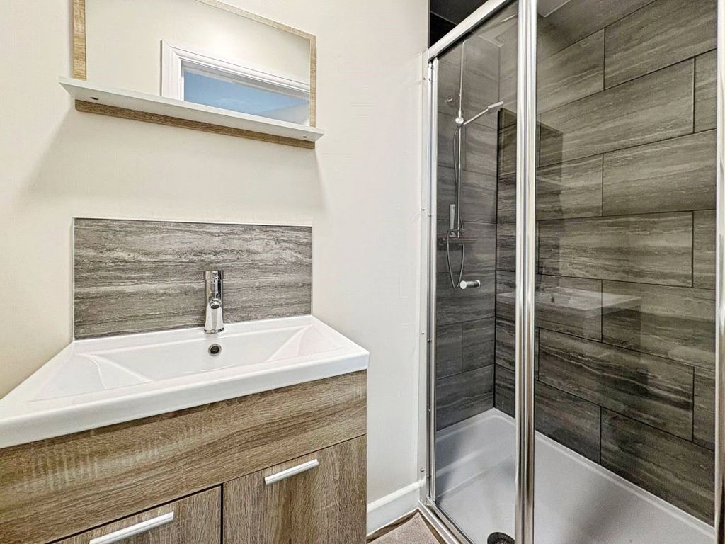 Property photo 2 of 8 Bathroom