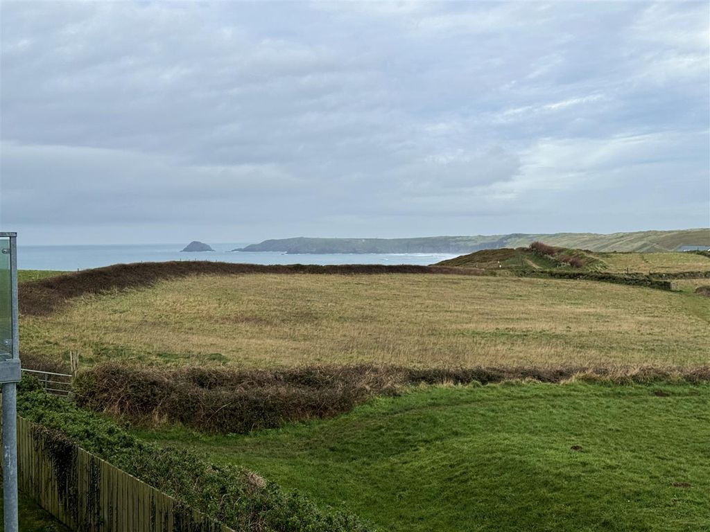 Property photo 3 of 19 Views