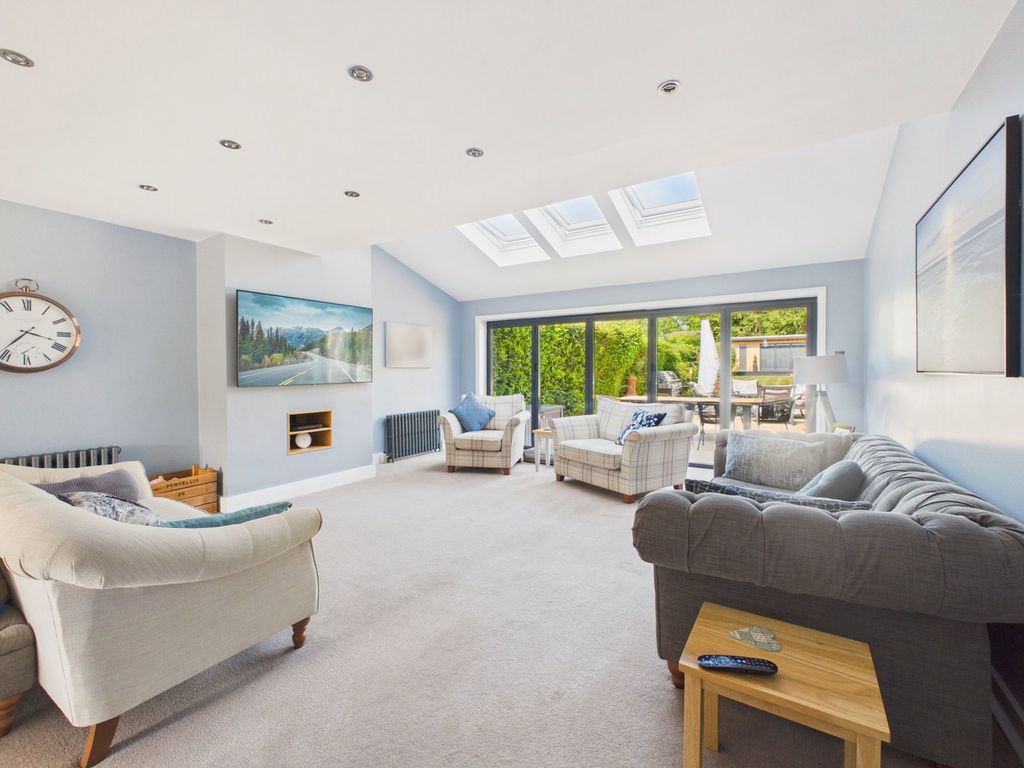 Property photo 2 of 27