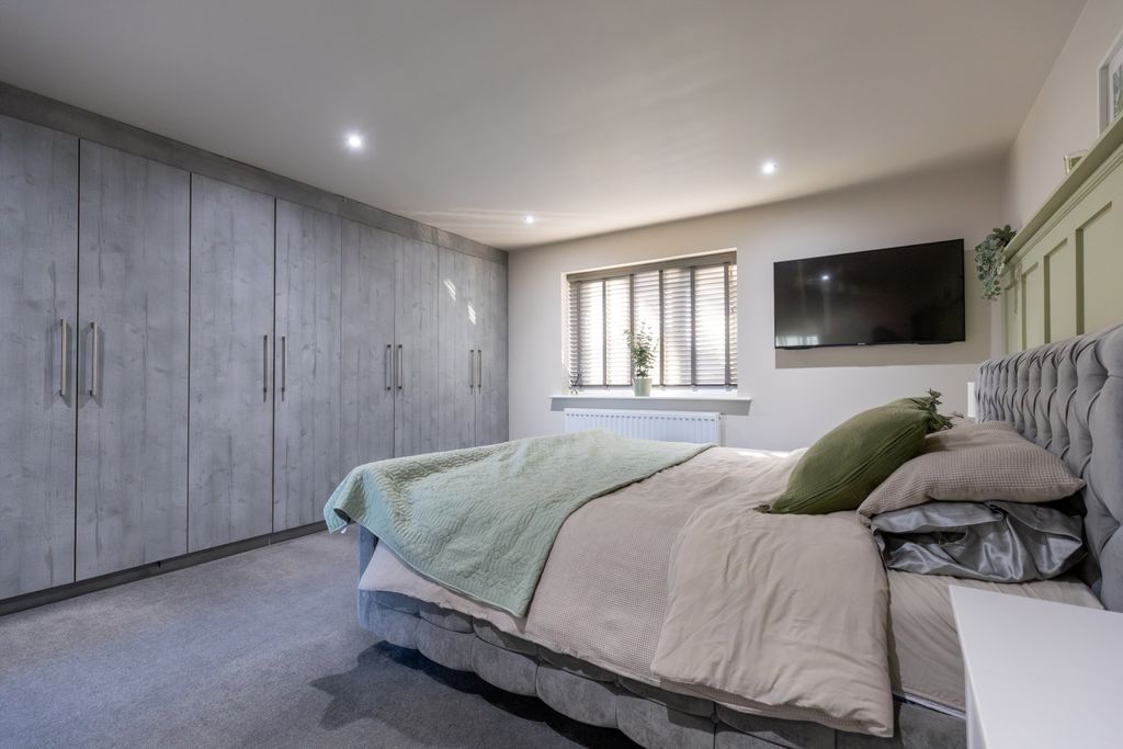 Property photo 3 of 26 Poplar-27