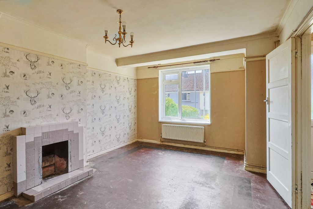 Property photo 3 of 16 6 Boleyn Crescent, Weymouth, Dt4 9Jx