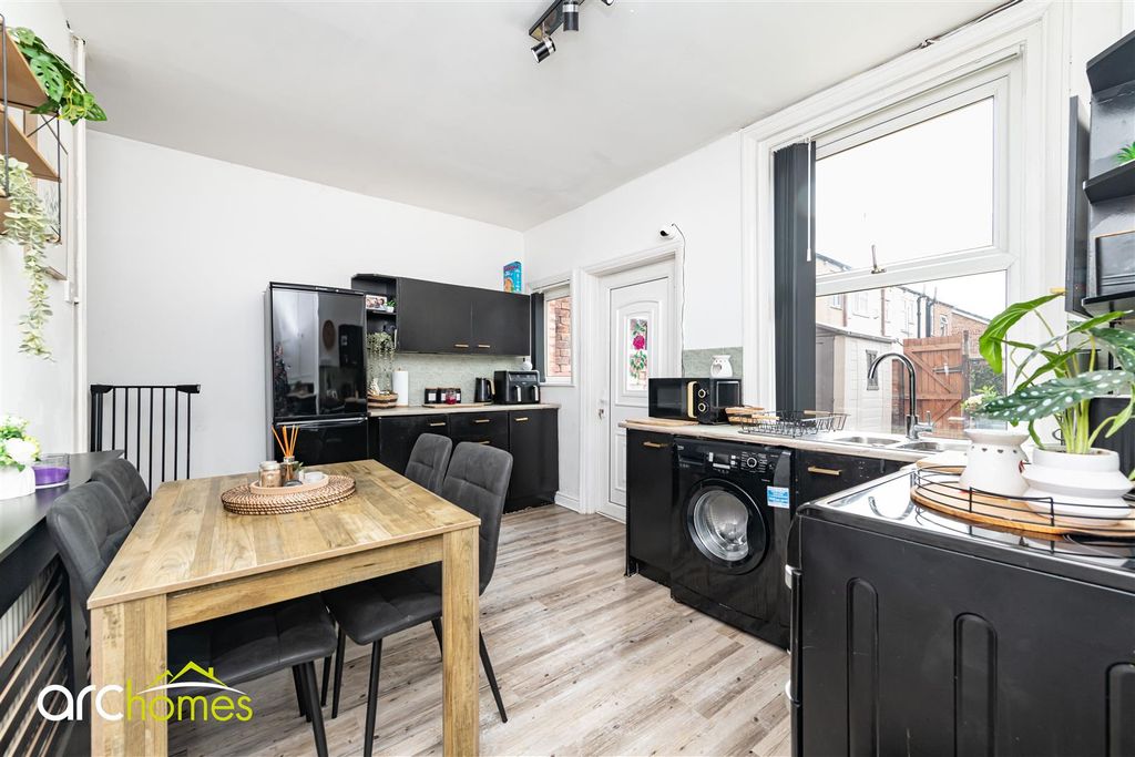 Property photo 3 of 17 Blantyre-5.Jpg