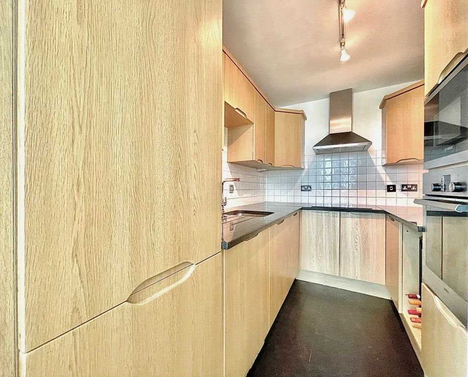 Property photo 3 of 15 07F96d3E6c830Ddf0E18Bc55d3B6Ff76