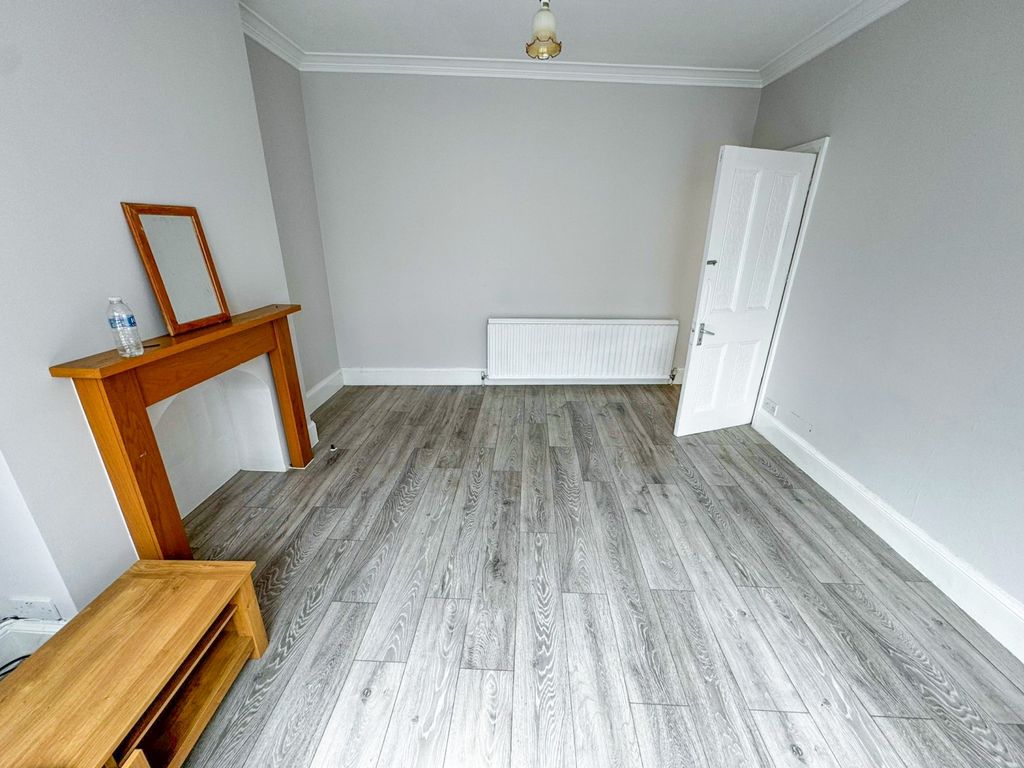 Property photo 2 of 10 1