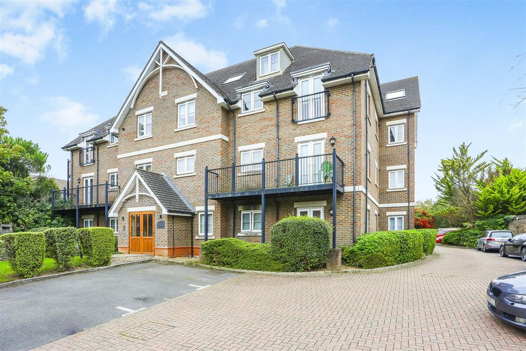 Property photo 1 of 16 1551556522 - 3 Victoria Court, Sm3 - 1.Jpg