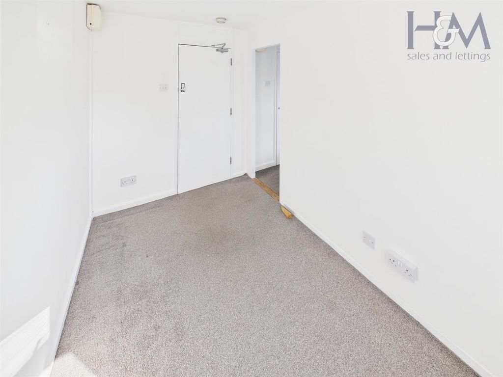Property photo 3 of 6 Cam02804G0-Pr0275-Still004.Jpg
