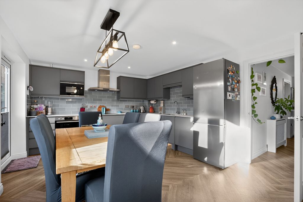 Property photo 2 of 30