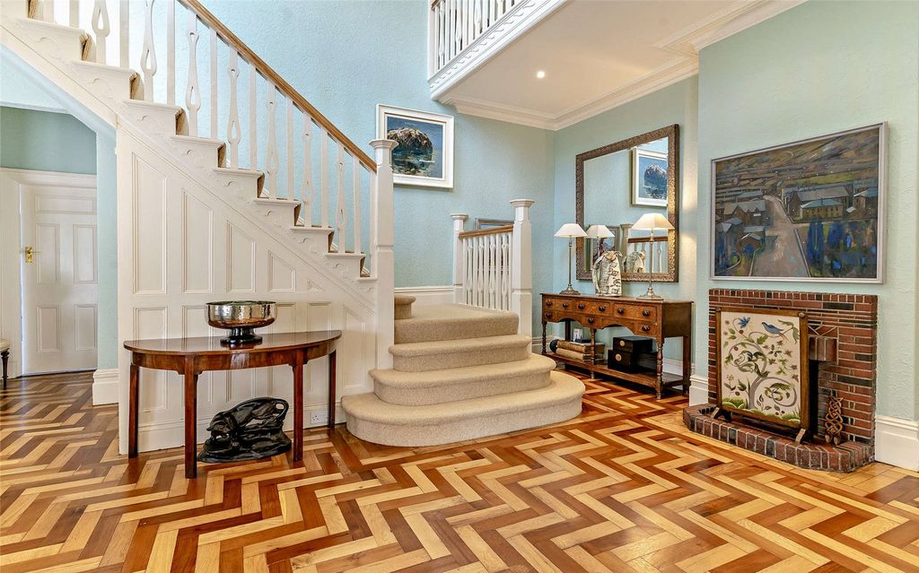 Property photo 3 of 20 Hall