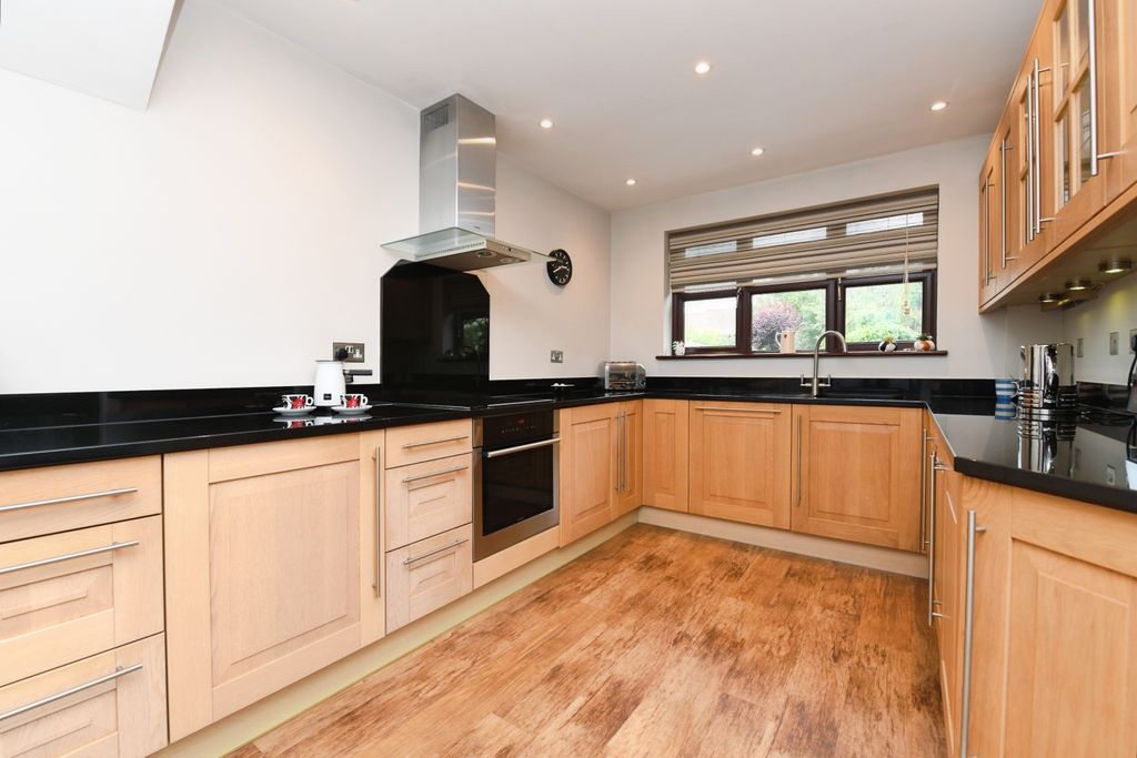 Property photo 2 of 42