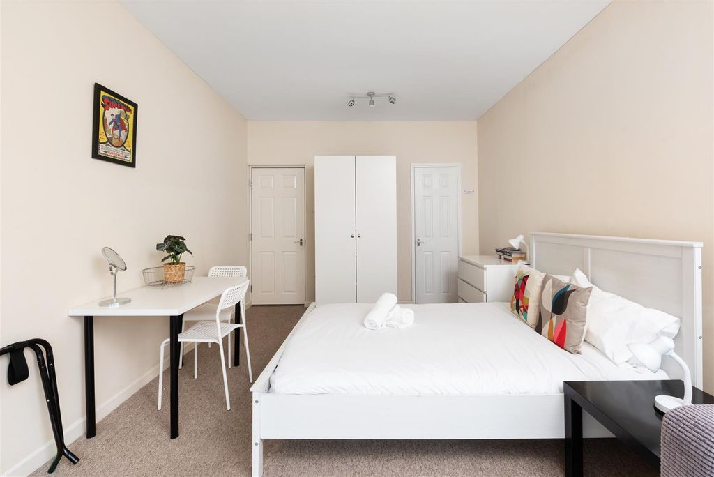 Property photo 3 of 9 6 St James’S Mews, Bath BA1 2Wa-4.Jpg