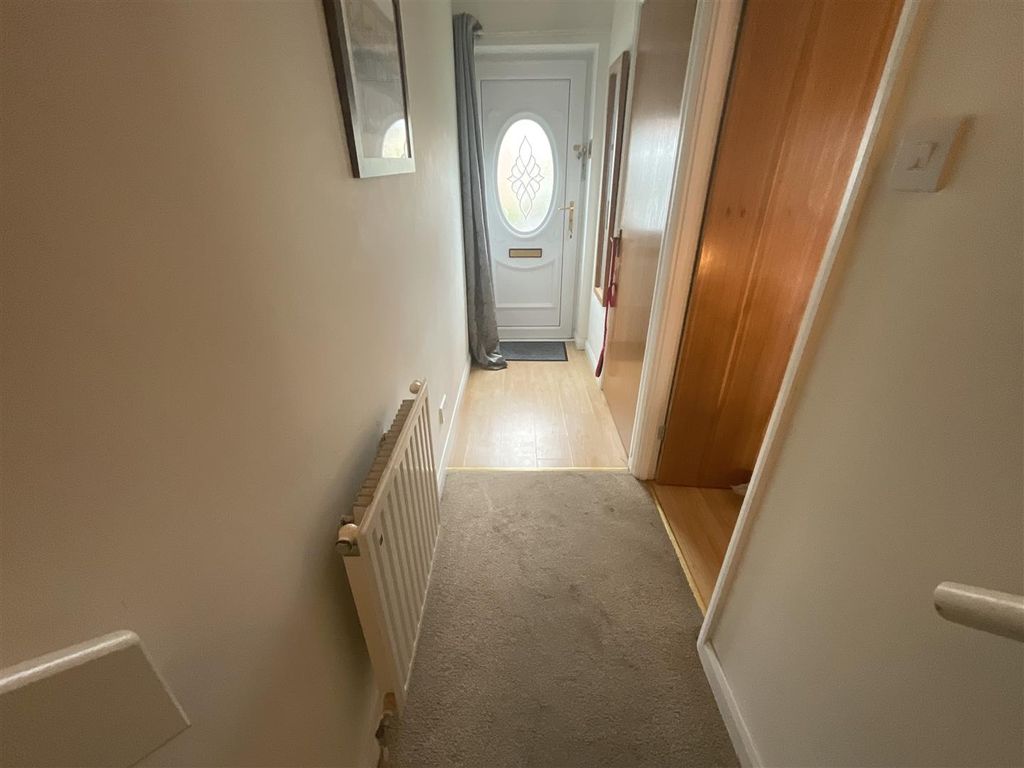 4 bed detached house for saleThe Mariners, Llanelli SA15 photo 4