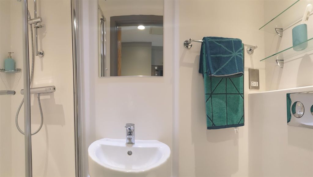 Property photo 3 of 9 Bathroom.Jpg