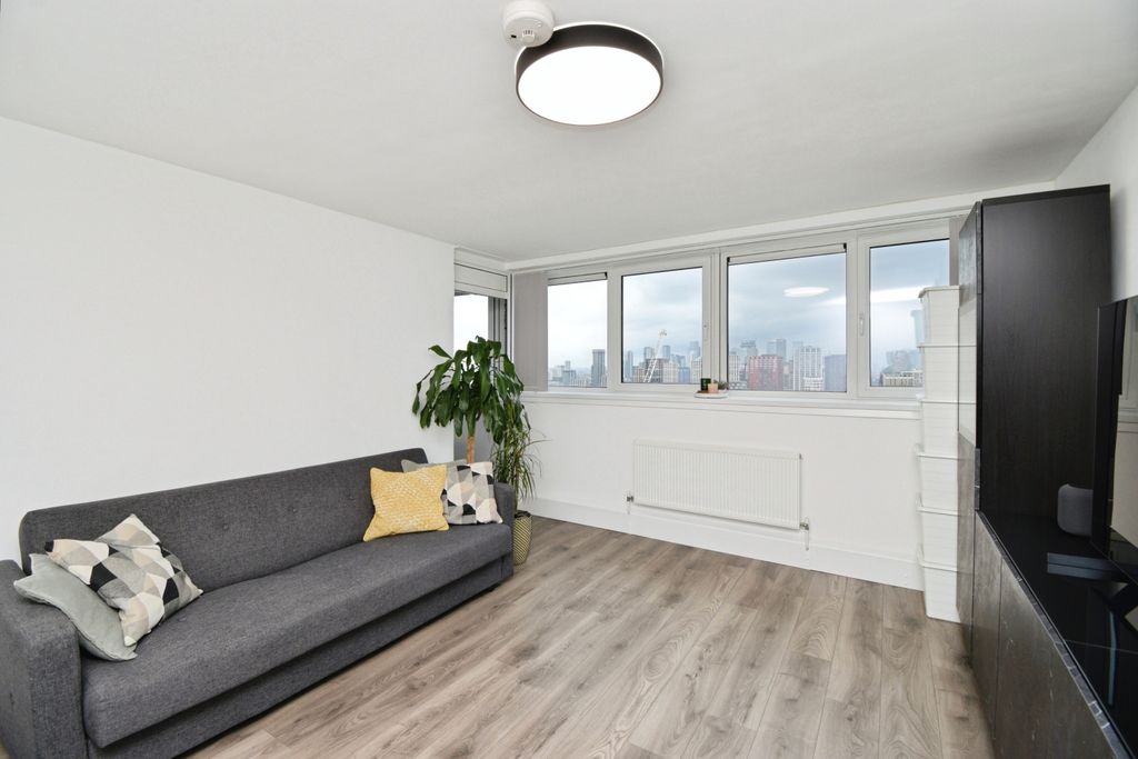 Property photo 2 of 17 Lounge/Dining Room