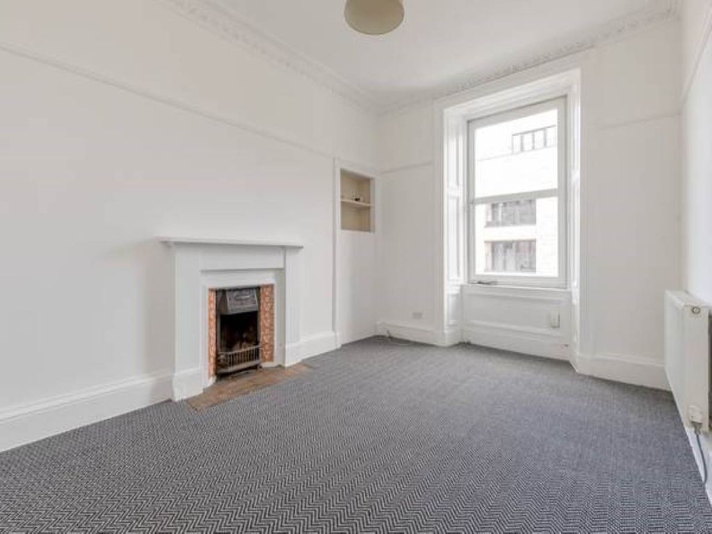 Property photo 3 of 12 80653_Salamanderst-004