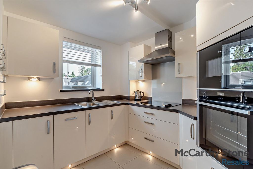 Property photo 3 of 28 8659700-Interior04-800.Jpg