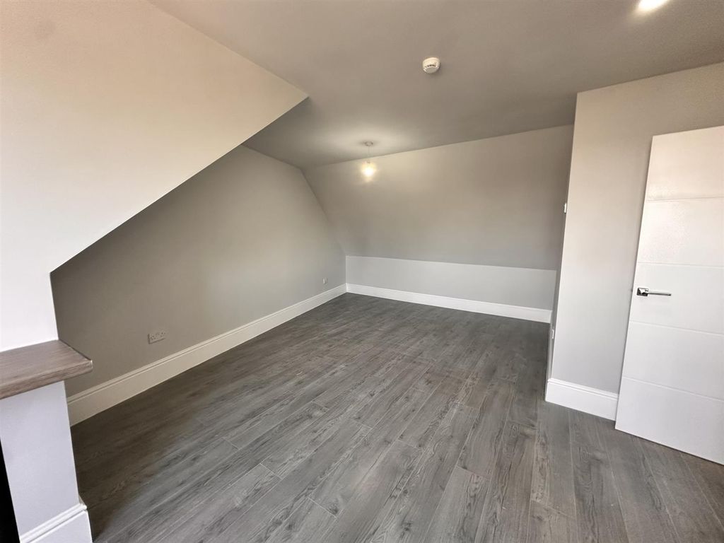 Property photo 2 of 4 Bedroom