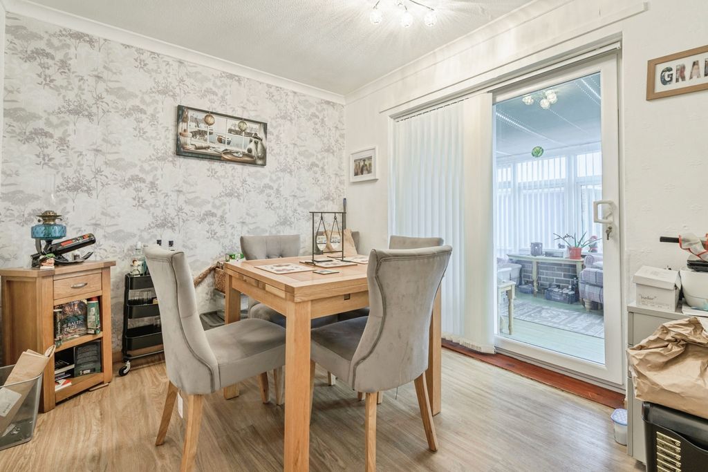 Property photo 3 of 18 Pbox-Img.Jpg