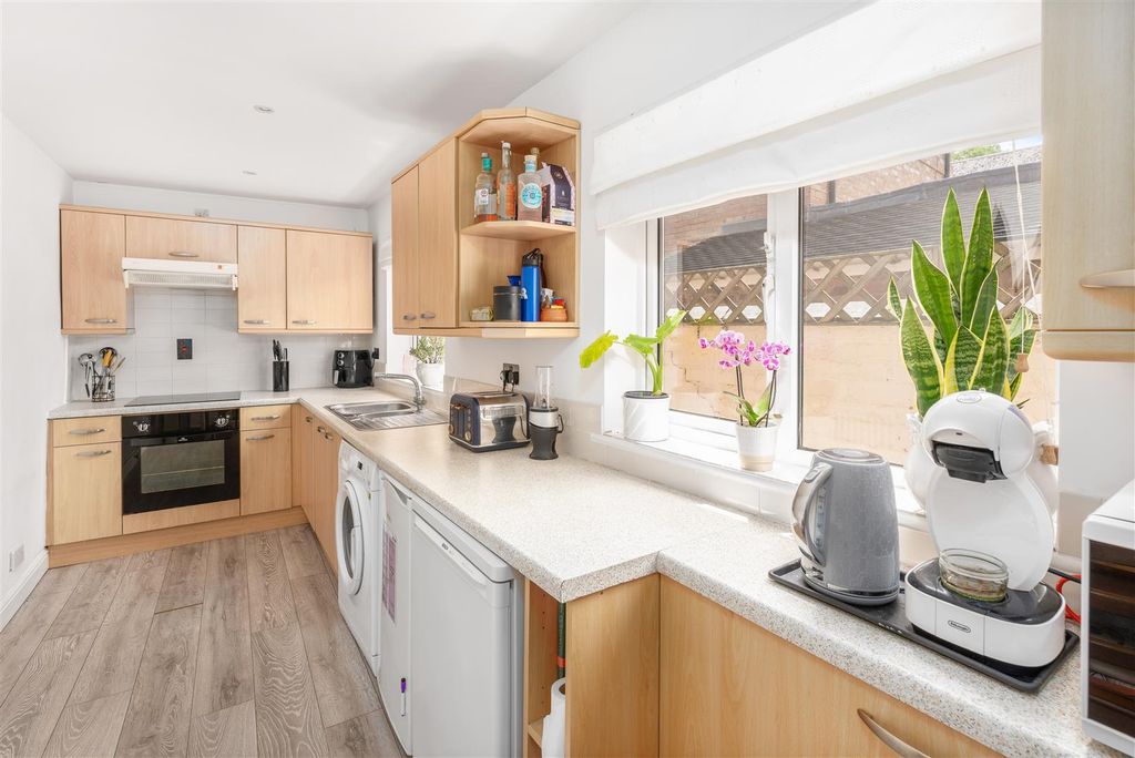 Property photo 2 of 11 17 Crouch Street, Banbury-11.Jpg