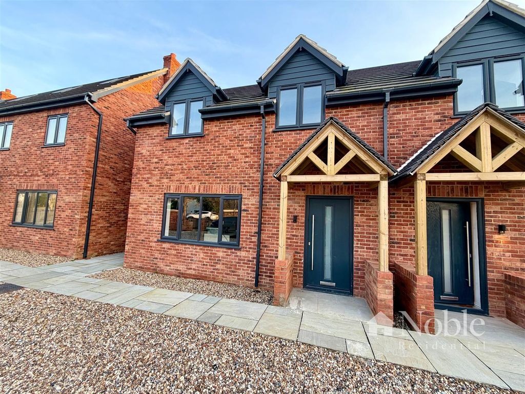 Property photo 1 of 17 External