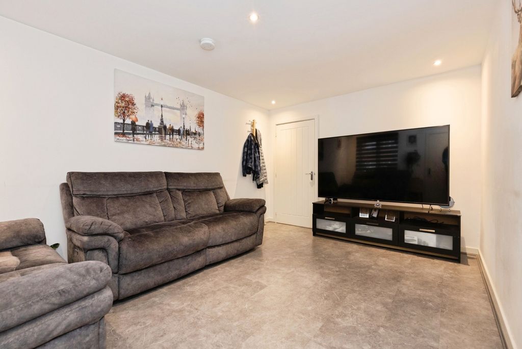 Property photo 3 of 15 Photo