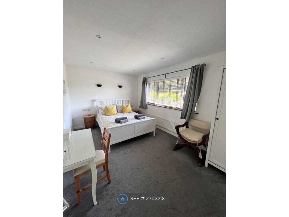 Property photo 2 of 14 Master Bedroom