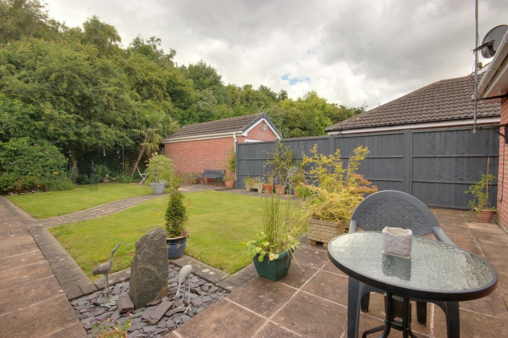 Property photo 2 of 17 1 Garden B