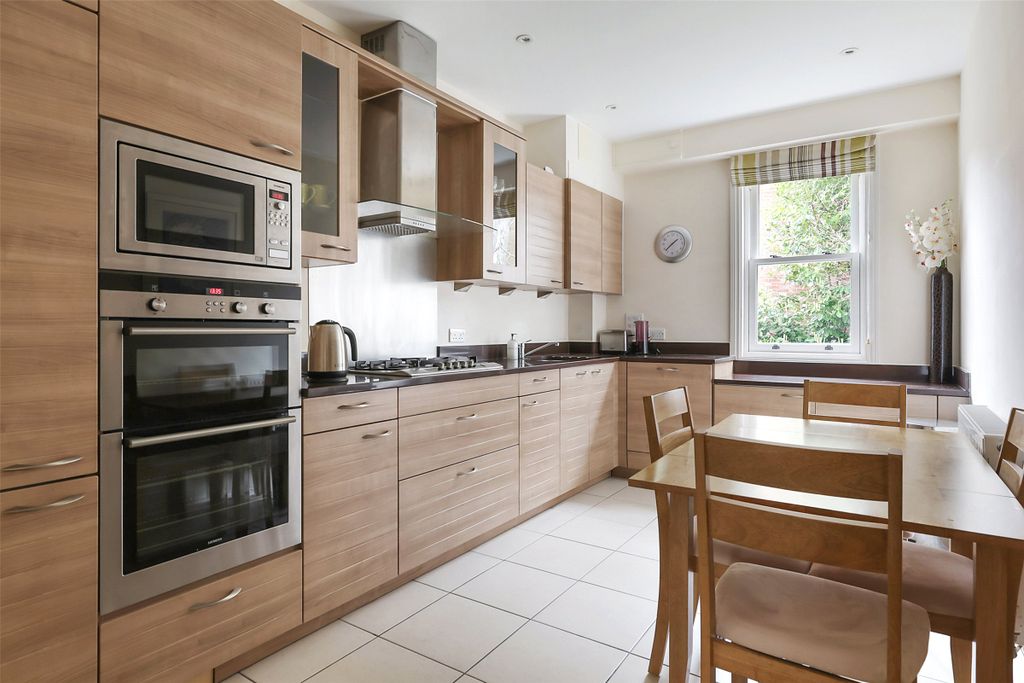 Property photo 3 of 17 Picture No. 02