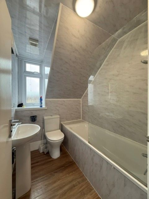 Property photo 3 of 4 B