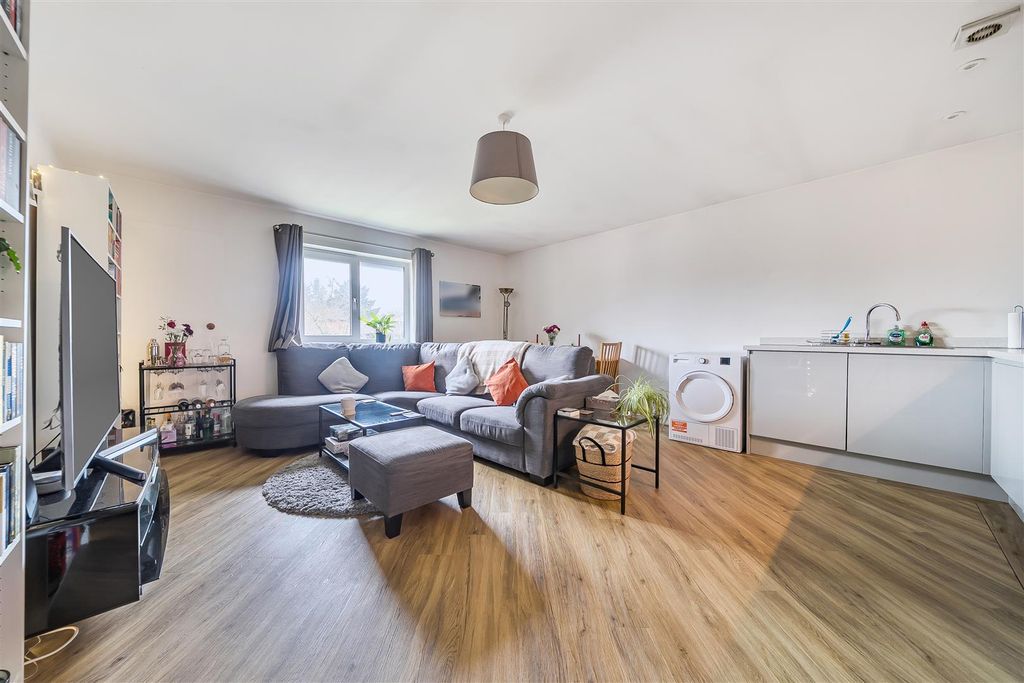 Property photo 1 of 15 1400661-5-6970F04256De1.Jpg