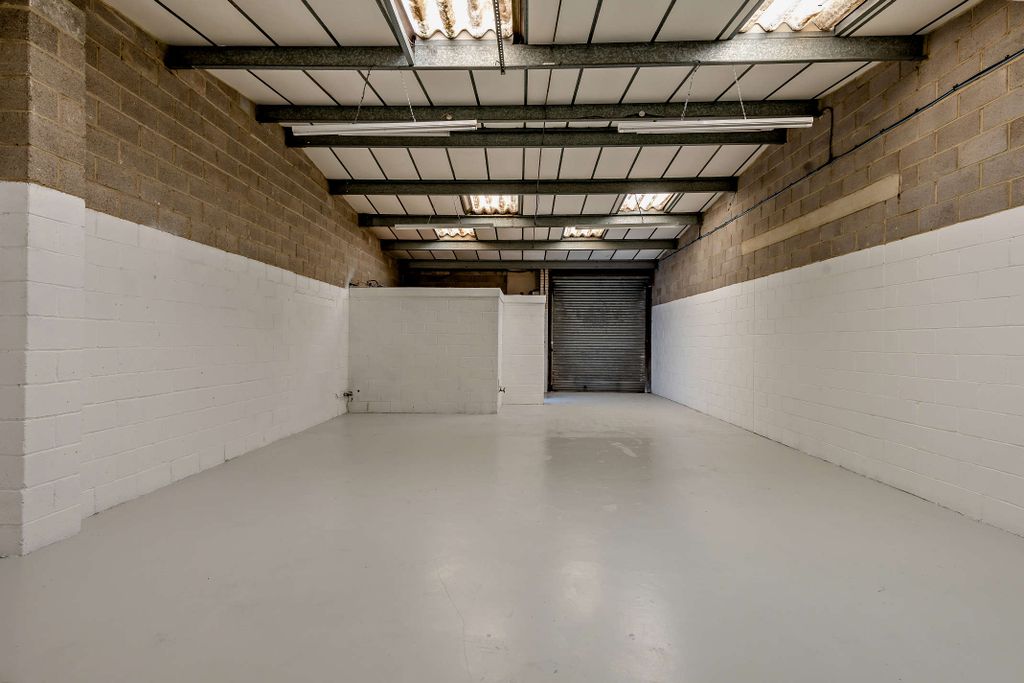 Property photo 3 of 16 8646925-Interior15-800