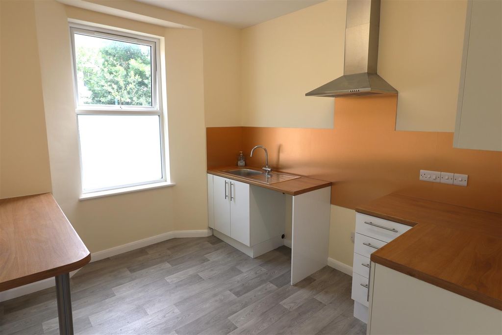 Property photo 2 of 7 Kitchen.Jpg